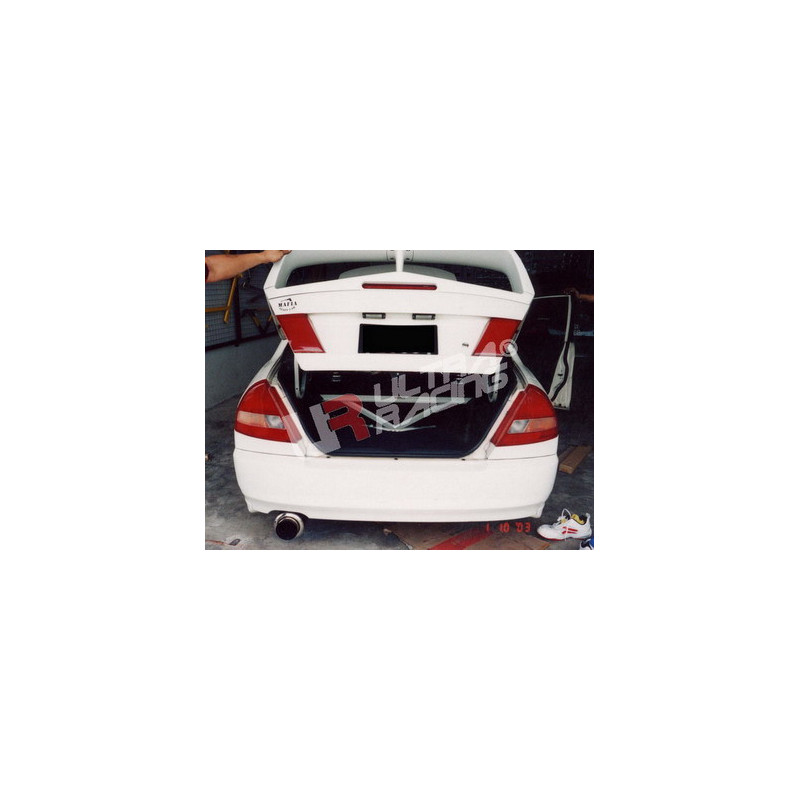 Bară de rigidizare între amortizoare superioară spate cu 3 puncte de fixare ULTRA RACING pentru Mitsubishi Lancer 96-99 - U-211421 - UR-RE3-004 - 3661768649848