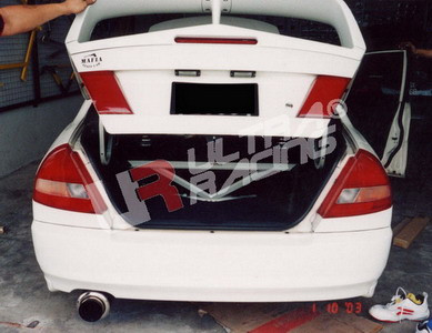 Bară de rigidizare între amortizoare superioară spate cu 3 puncte de fixare ULTRA RACING pentru Mitsubishi Lancer 96-99 - U-211421 - UR-RE3-004 - 3661768649848