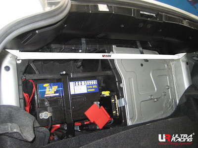 Bară de rigidizare între amortizoare superioară spate cu 2 puncte de fixare ULTRA RACING pentru BMW Z4 E85 din 2002 și mai târzi - U-216747 - UR-RE2-1176 - 3661768654453