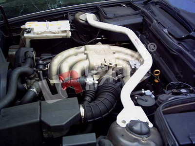 Bară de rigidizare între amortizoare superioară ULTRA RACING pentru BMW Seria 5 E34 88-95 - U-220112 - UR-TW2-078 - 3661768663479