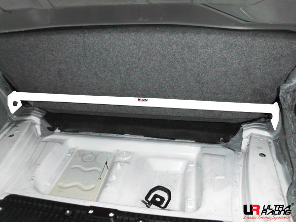 Bară de rigidizare între amortizoare superioară spate cu 2 puncte de fixare ULTRA RACING BMW Seria 3 E90 05+ 320 - U-221404 - UR-RE2-2077 - 3661768667118