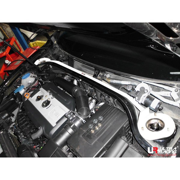 Bară de rigidizare între amortizoare superioară față cu 2 puncte de fixare ULTRA RACING pentru VW Beetle A5 11+ 1.4 - U-221518 - UR-TW2-1858 - 3661768668207
