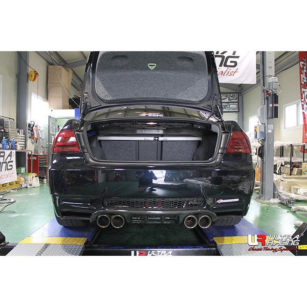 Bară de rigidizare între amortizoare superioară spate cu 2 puncte de fixare ULTRA RACING BMW M3 E92 07-13 - U-229545 - URKR-RE2-2758A - 3661768670767