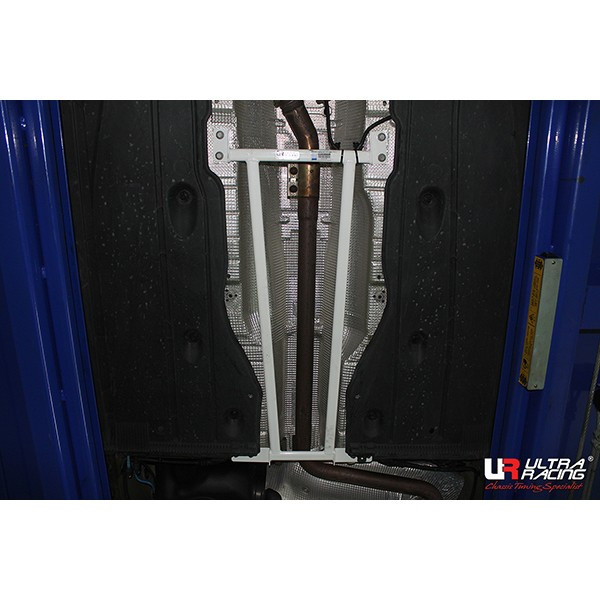 Bară de întărire centrală inferioară cu 4 puncte ULTRA RACING pentru VW Golf 7 2.0 TDI - U-229573 - URKR-ML4-2687 - 3661768671009