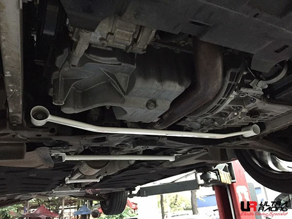 Barre de liaison inférieure Avant Mercedes A250 / AMG 13+ W176 2 points - U-229622 - URTH-LA2-2803 - 3661768671498