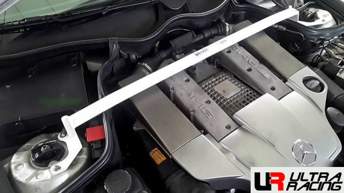 Bară de rigidizare între amortizoare superioară față cu 2 puncte de fixare ULTRA RACING pentru Mercedes C AMG W203 (2000-2007) - U-229742 - URTW-TW2-2903 - 3661768680414