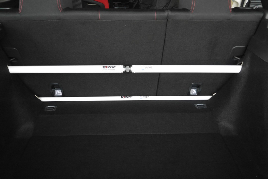 Bară de rigidizare între amortizoare superioară spate cu 2 puncte de fixare ULTRA RACING pentru Honda Civic Type-R FK8 17+ - U-238451 - UR-RE2-3933A - 3661768681091