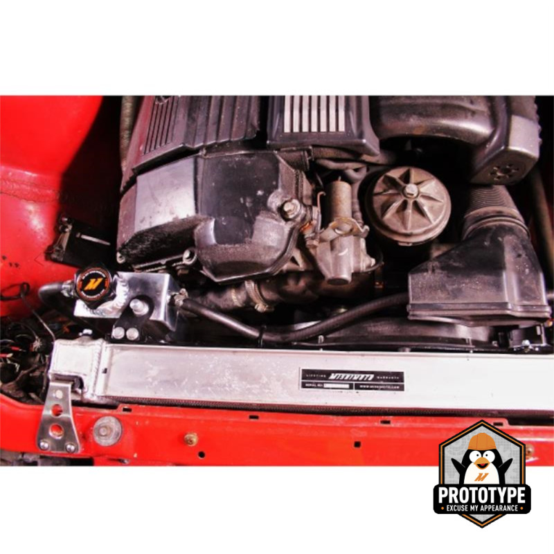 Rezervor de expansiune din aluminiu Mishimoto pentru BMW E36 cu 6 cilindri, inclusiv modelul M3 (1992-1999) - MIM-RT-E36-92E.N - MMRT-E36-92EBK