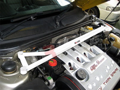 Barra anti-avvicinamento superiore anteriore ULTRA RACING Alfa Romeo Spider GTV 2.0 - U-216887-X - UR-TW2-1069 - 3666618704593