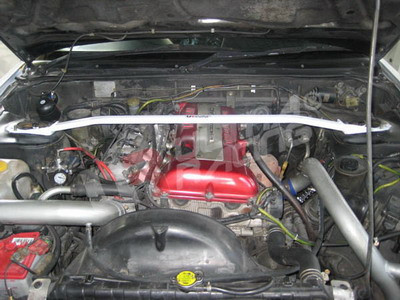 Barre anti-rapprochement supérieure avant ULTRA RACING Nissan S13 89-94 SR20DET - U-213377-X - UR-TW2-080 - 3666618704661