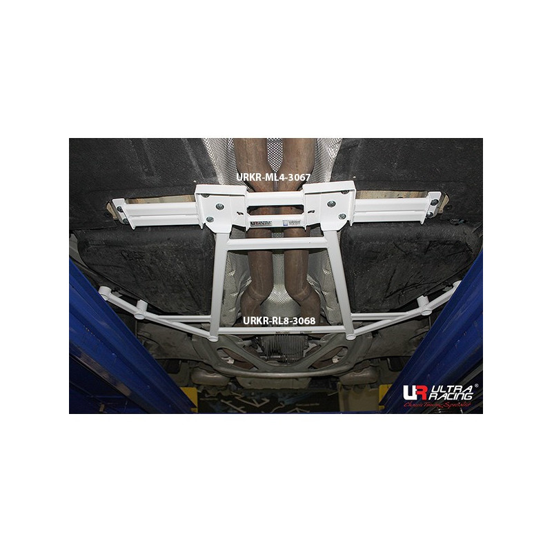 Barre anti-rapprochement inférieure arrière 8 points ULTRA RACING BMW M5 F10 10+ - U-229727-X - URKR-RL8-3068 - 3666618714646