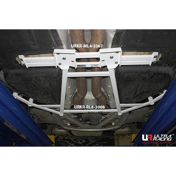 Barre anti-rapprochement inférieure arrière 8 points ULTRA RACING BMW M5 F10 10+ - U-229727-X - URKR-RL8-3068 - 3666618714646