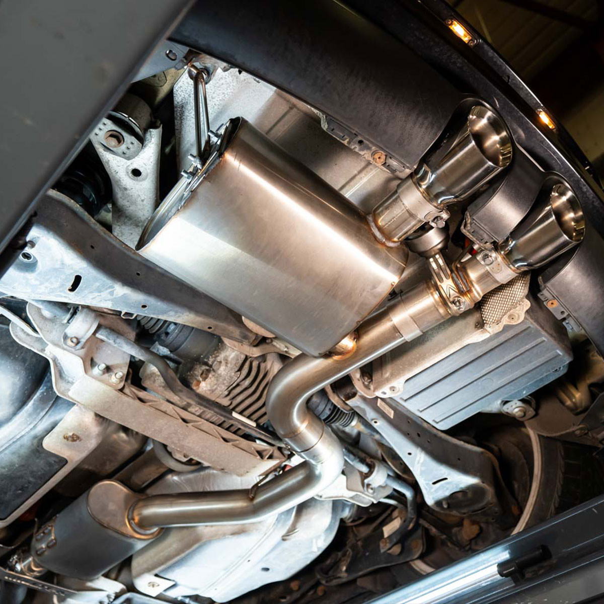 Catback Milltek V2 Volkswagen Golf 5 R32 met klep - GT 100MM gepolijste roestvrijstalen uitlaat SSXVW780 - MLK-SSXVW780 - SSXVW780